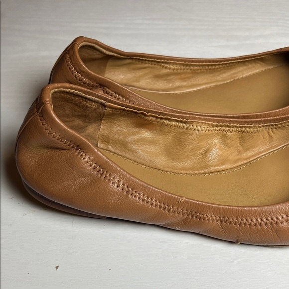 Tory Burch Brown Leather Flats with Gold Logo - Picture 5 of 6